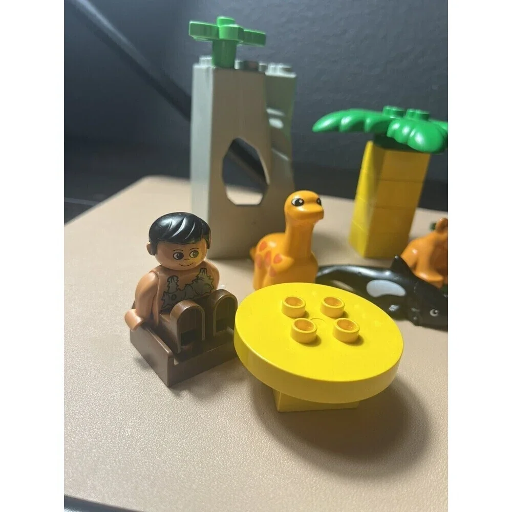 Lego Duplo  Vintage Caveman Set Total Of 20 Pieces Some Very Rare